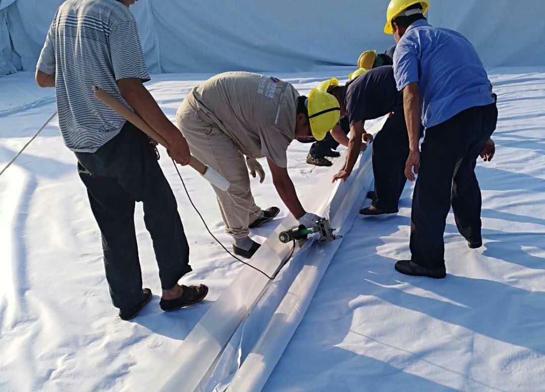 土工膜防滲在軟弱地基等缺陷部位的處理